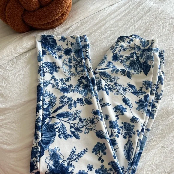 BooHoo Flower Blue & White 2 Piece Suit NWOT - Picture 2 of 8
